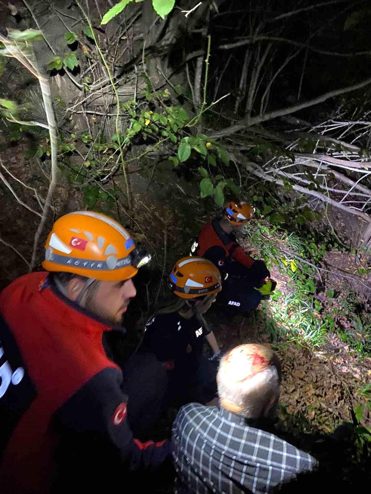 Rize\'de kestane toplamak için evden ayrılan 80 yaşındaki şahıs kurtarıldı