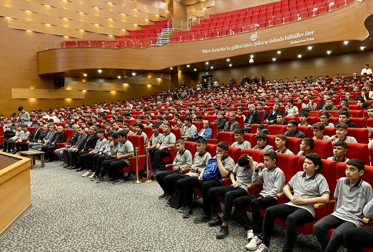 Kırşehir Mesleki ve Teknik Anadolu Lisesi\'nde Cumhuriyetimizin 100. yılı konu paneli düzenlendi