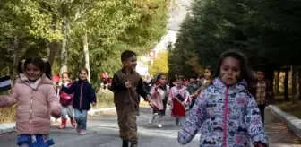 Bitlis'teki Kuran kursu öğrencileri Filistin'e yardım için harçlıklarını bağışladı
