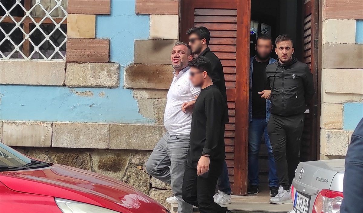 Kütahya\'da Uyuşturucu Ticareti Operasyonu: Bedensel Engelli Şüpheli İfadesiyle 3 Kişi Tutuklandı