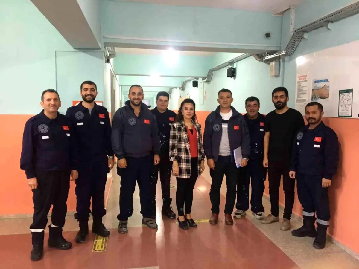 MSB Personelleri Hakkari\'deki Kurum Binalarının Bakım ve Onarımını Yapıyor