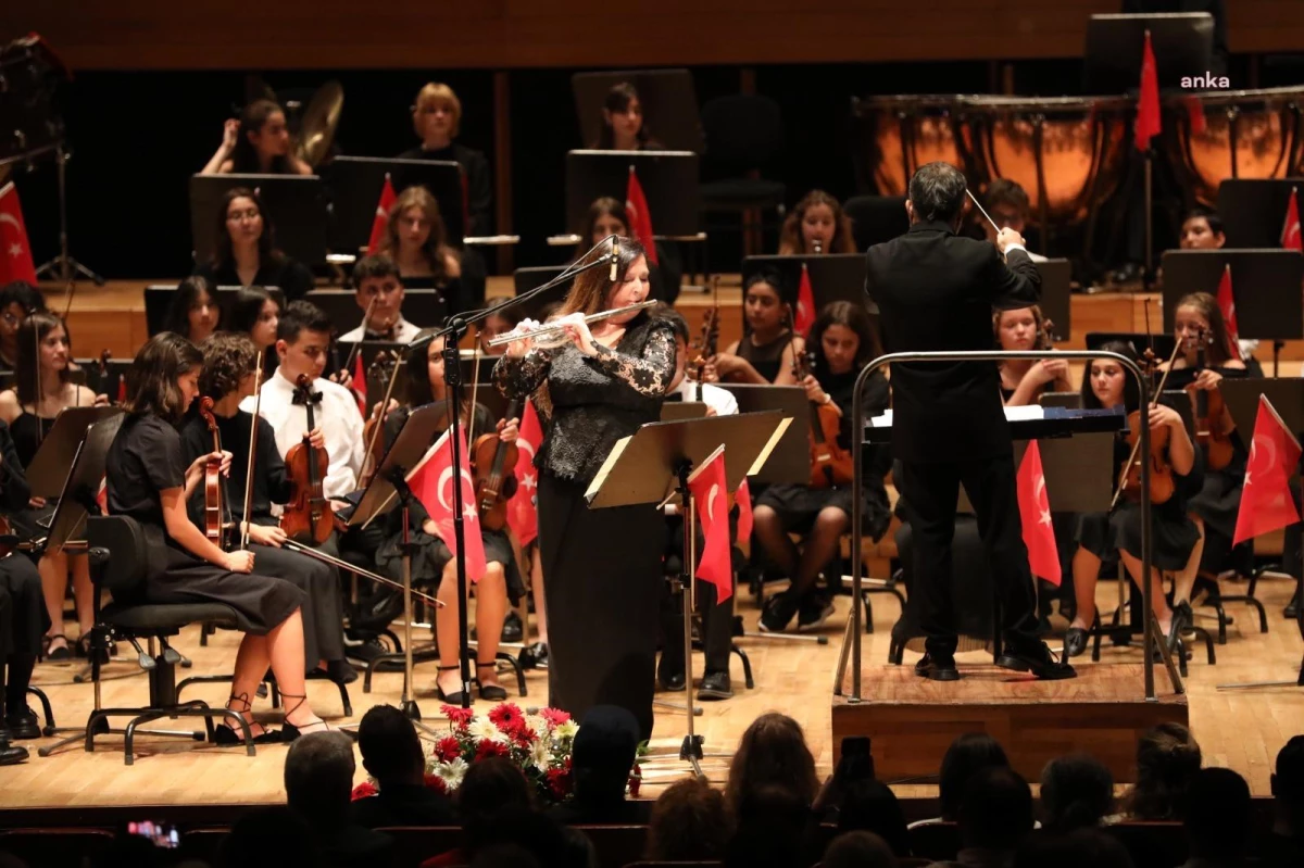 Narlıdere Belediyesi Çocuk Senfoni Orkestrası Cumhuriyetimizin 100.Yılı Özel Konseriyle İzmirlilere Muhteşem Bir Gece Yaşattı