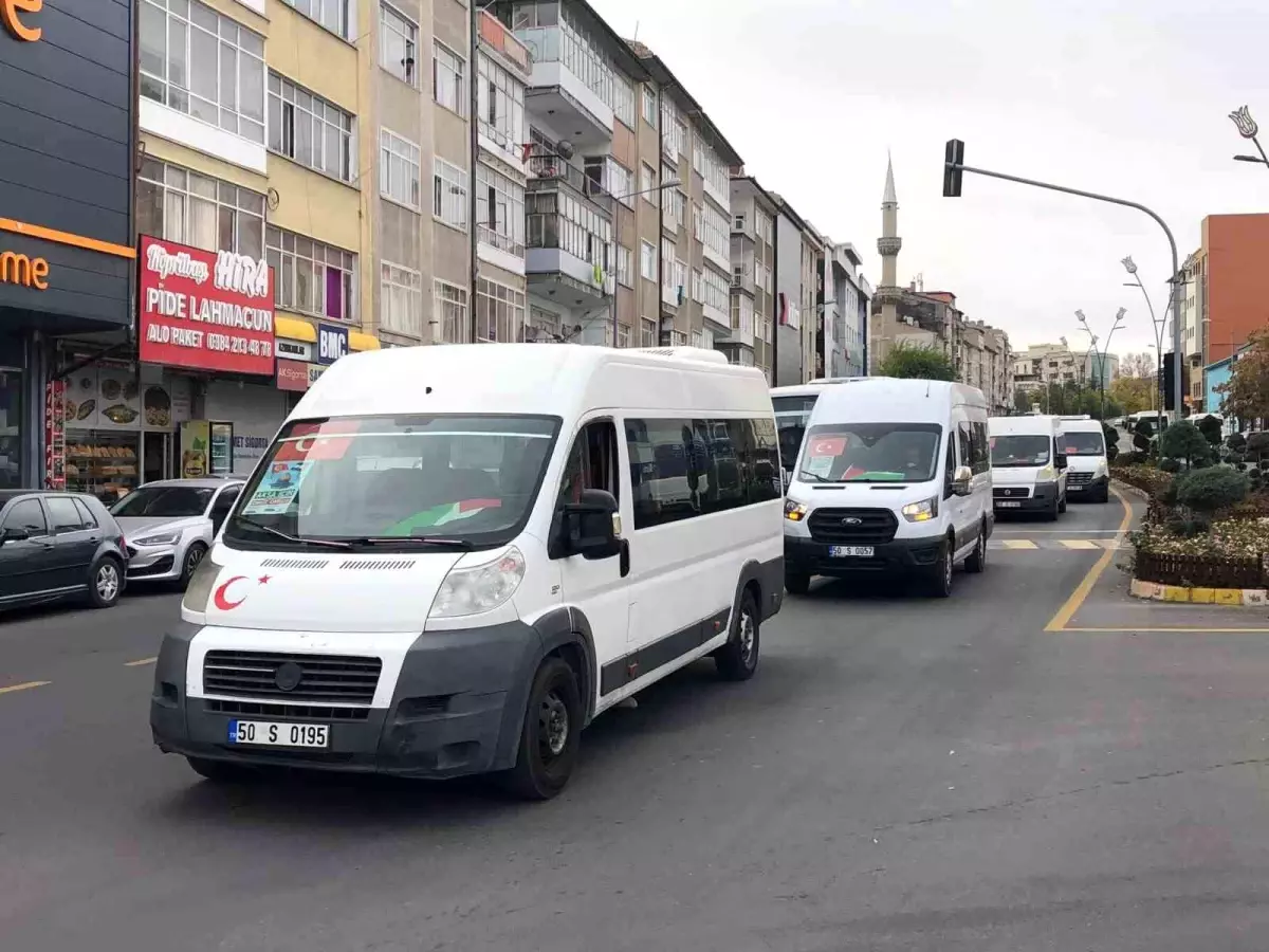 Nevşehir\'de öğrenci servislerinden Filistin\'e destek konvoyu