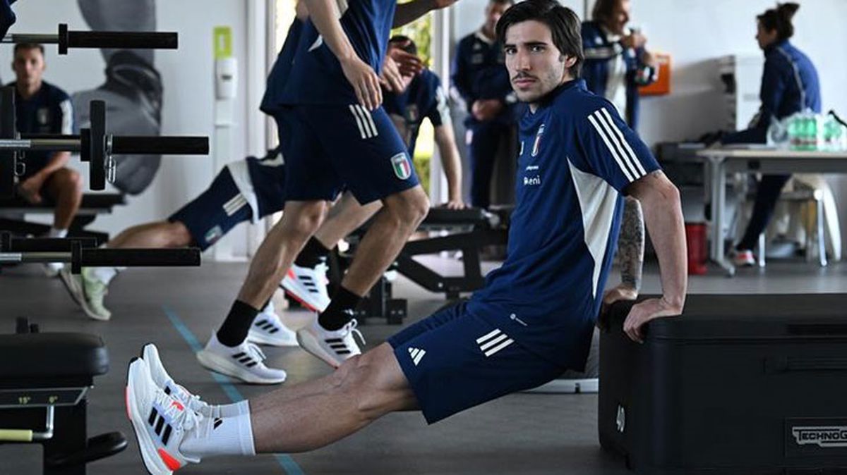 İtalyan futbolcu Tonali, spor bahisi oynadığı için 10 ay futboldan men edildi