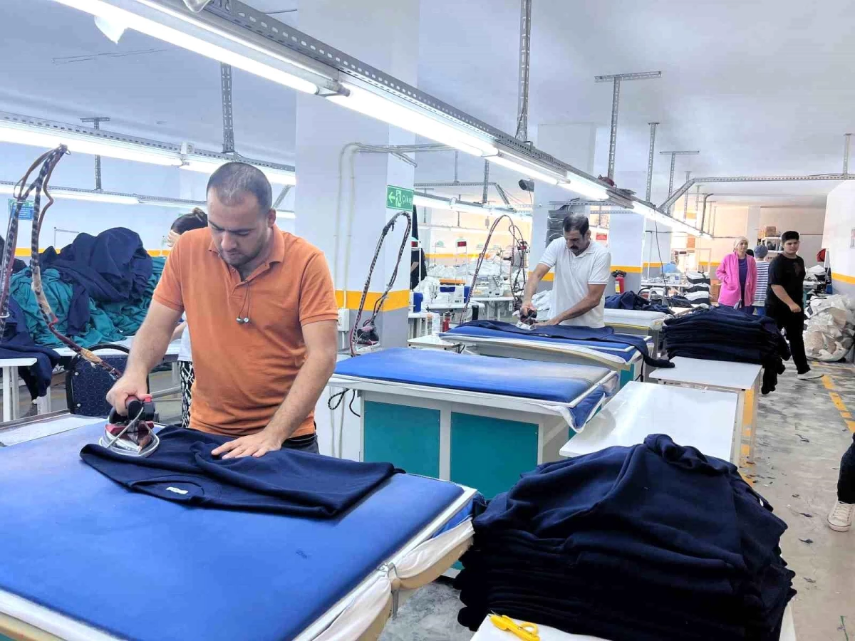 Mardin Nusaybin\'de Devlet Destekli Tekstil Atölyelerinde 15 Bin Kişi İstihdam Ediliyor