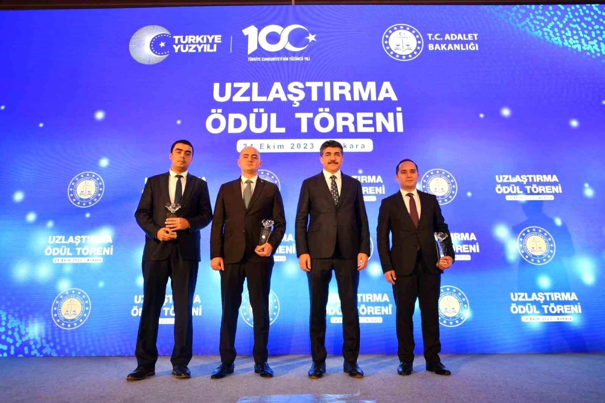 Osmaniye Cumhuriyet Başsavcısı Uygur Kaan Arısoy\'a Uzlaştırma Ödülü Takdim Edildi