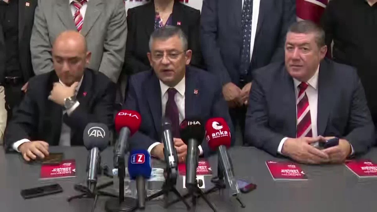 Özgür Özel, Zonguldak\'ta: "Ecevit\'in Yeni Bir Söylemi İnşa Etme Cesaretini Gösteren Tavrından Feyz Alıyoruz, Örnek Alıyoruz, Cesaret Alıyoruz"