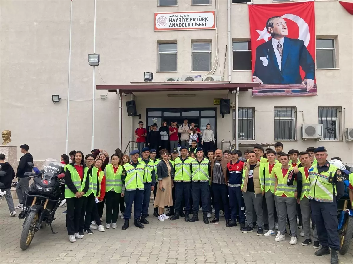 Manisa\'da Jandarma Öğrencilere Trafik Eğitimi Verdi