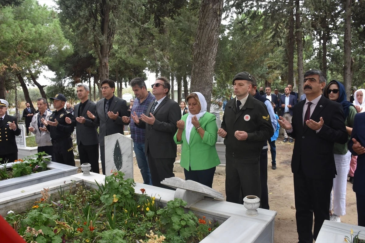Şarköy\'de şehit öğretmen Neşe Alten ve babası mezarları başında anıldı
