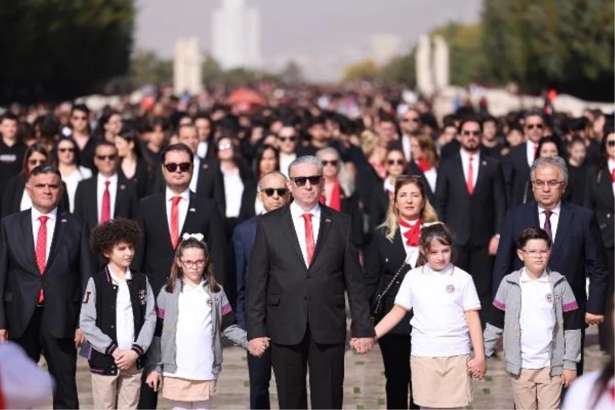 Uğur Okulları Öğrencileri Anıtkabir\'i Ziyaret Etti