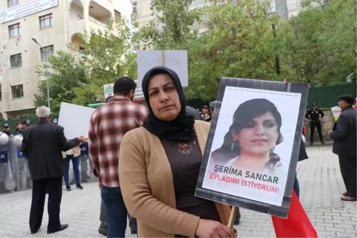 Van'da evlat eylemine katılan anne: Kızım 'Teslim ol', şu ana kadar 46 kişi ailesine kavuştu