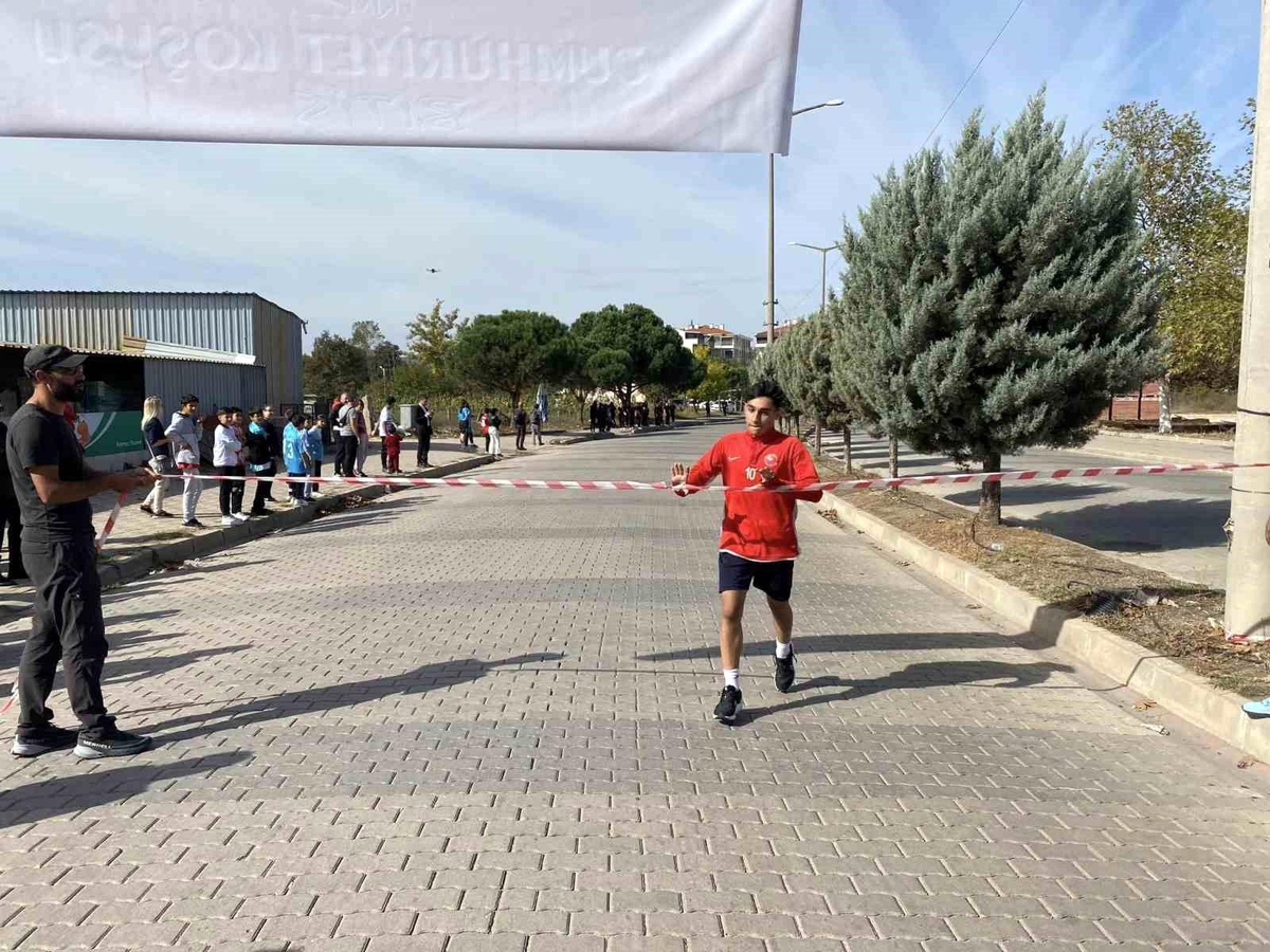 Çanakkale\'de Cumhuriyet Koşusu düzenlendi