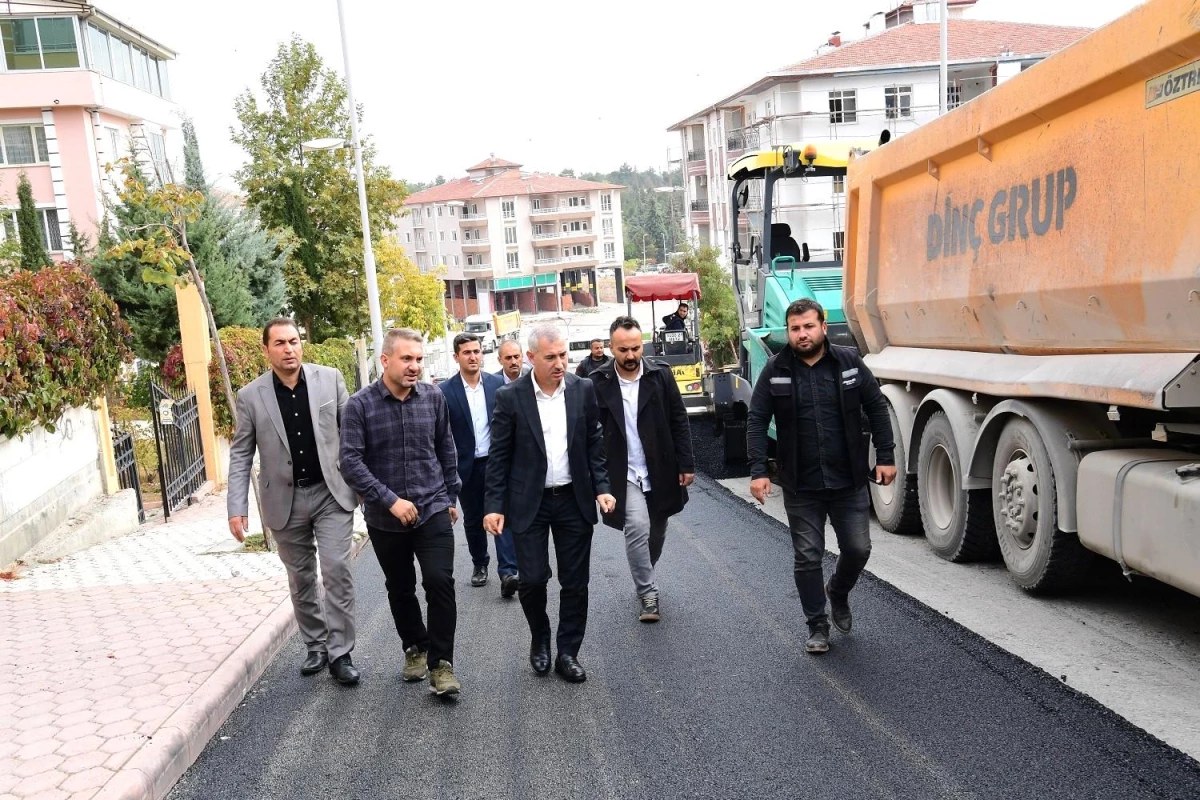 Yeşiltepe\'de Sıcak Asfalt ve Yol İyileştirme Çalışmaları Devam Ediyor