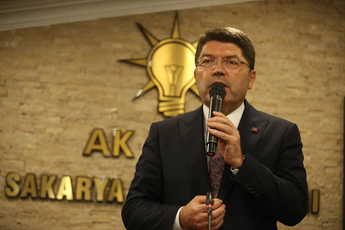 Adalet Bakanı Tunç, AK Parti Sakarya İl Başkanlığı\'nı ziyaretinde konuştu Açıklaması
