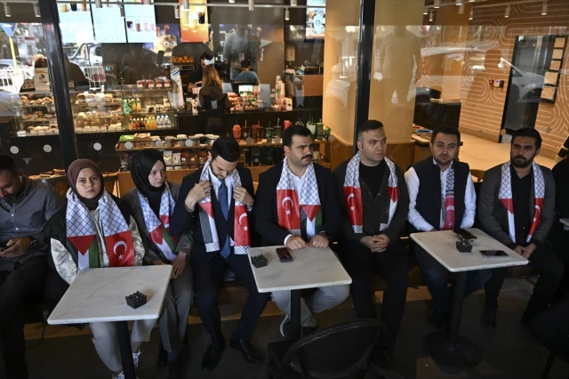 AK Parti Gençlik Kolları'ndan 81 ildeki Starbucks şubelerinde 'Yer kapatma' eylemi