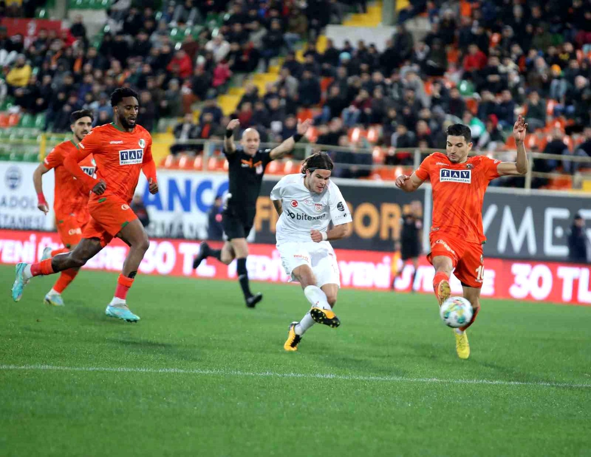 Alanyaspor ile Sivasspor Süper Lig\'de 13. kez karşı karşıya