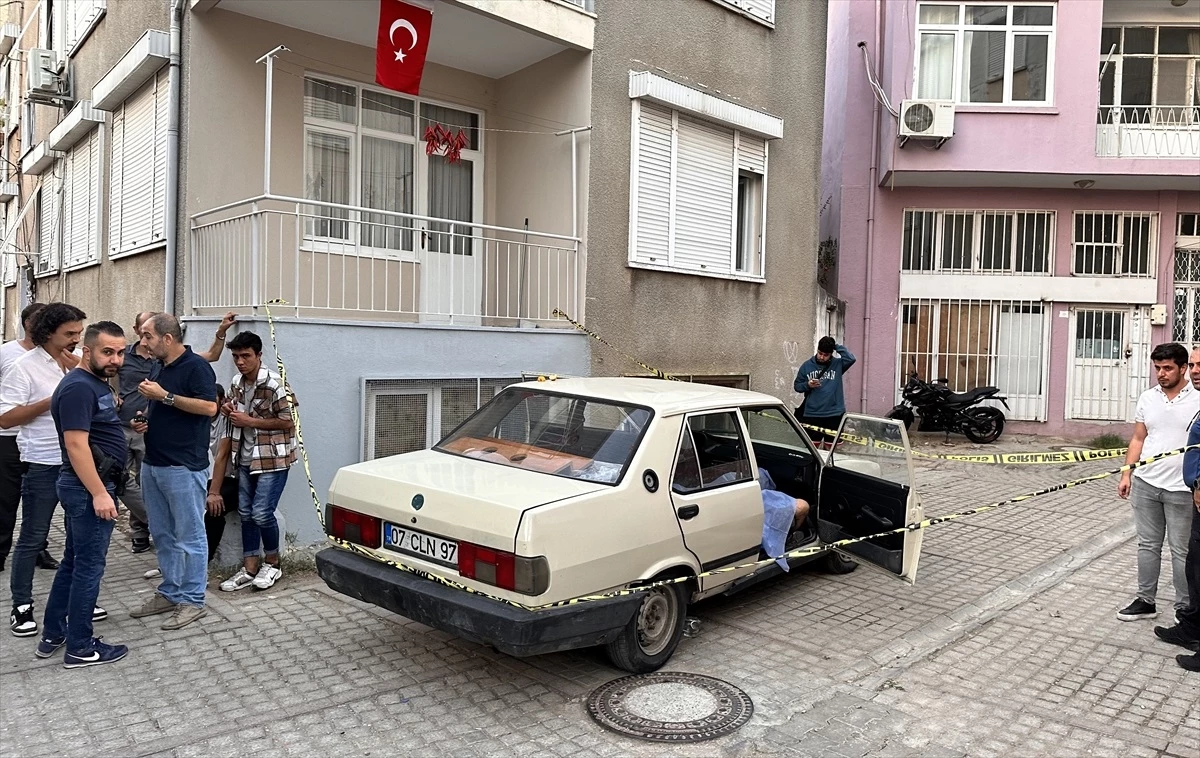 Antalya\'da Park Halindeki Otomobilde Ölü Bulundu
