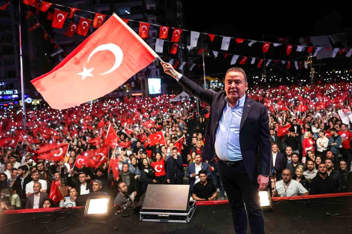 Antalya Valisi Şahin: "Yaşasın millet, yaşasın devlet, yaşasın Cumhuriyet"