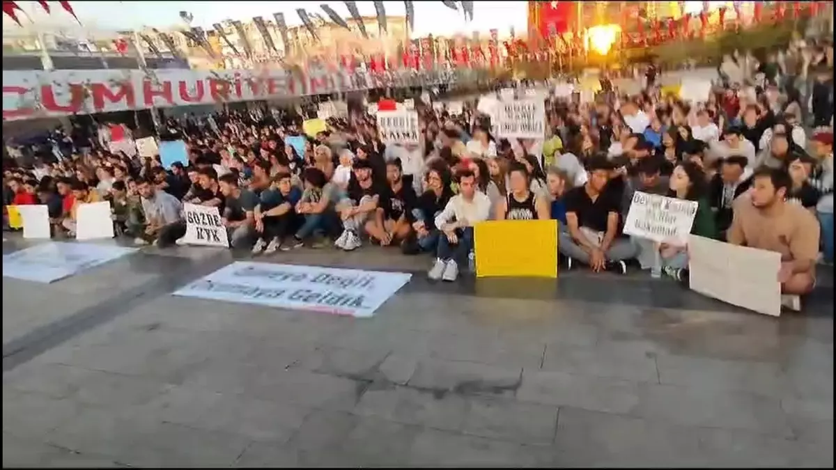 Aydın Adnan Menderes Üniversitesi Öğrencileri Asansör Kazasını Protesto Etti