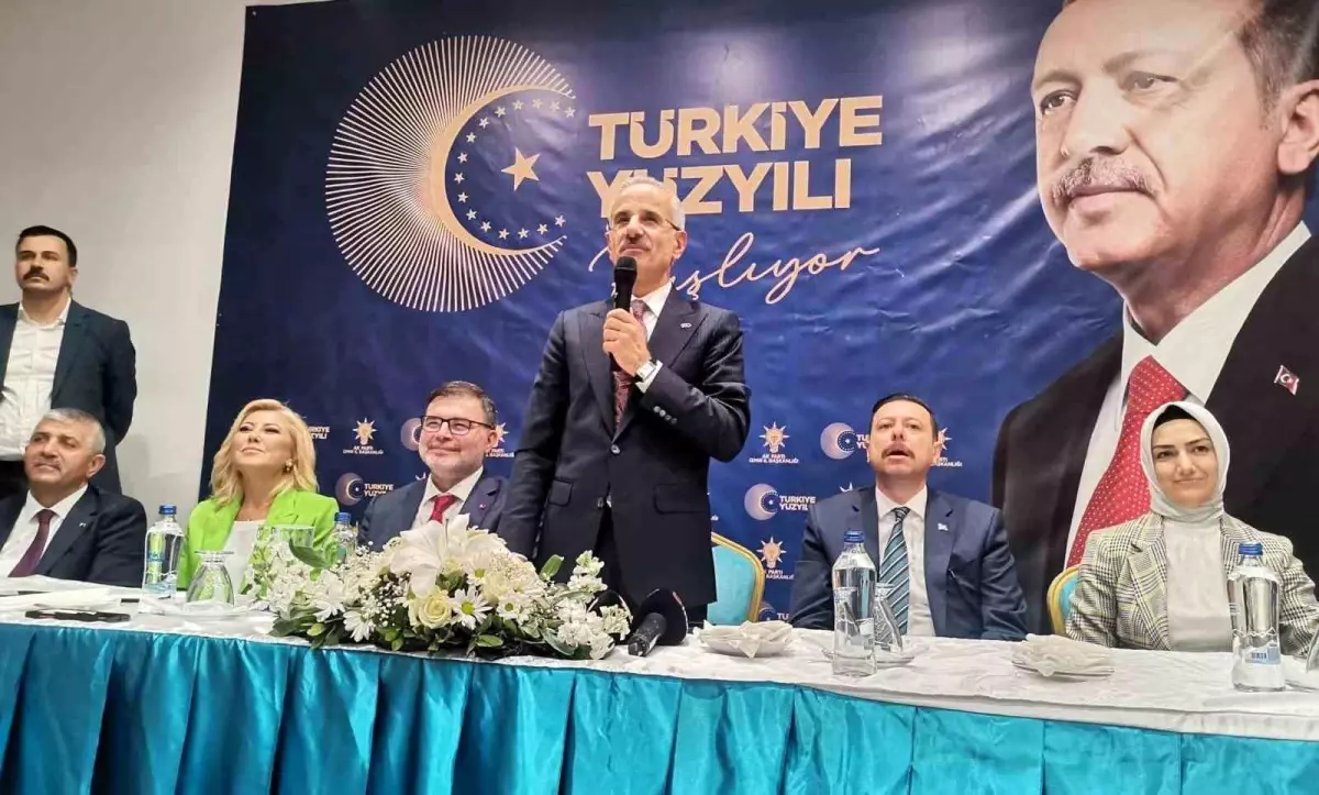 Bakan Abdülkadir Uraloğlu: "İzmir bize birazcık daha yük yüklesin"