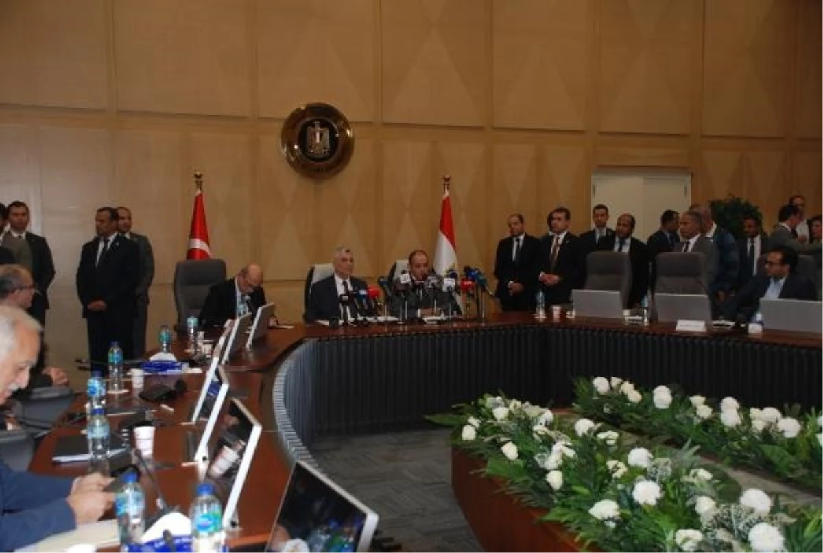 Türkiye ve Mısır İş İnsanları Yuvarlak Masa Toplantısı\'nda Ticaret Hacmi Hedefi Belirlendi