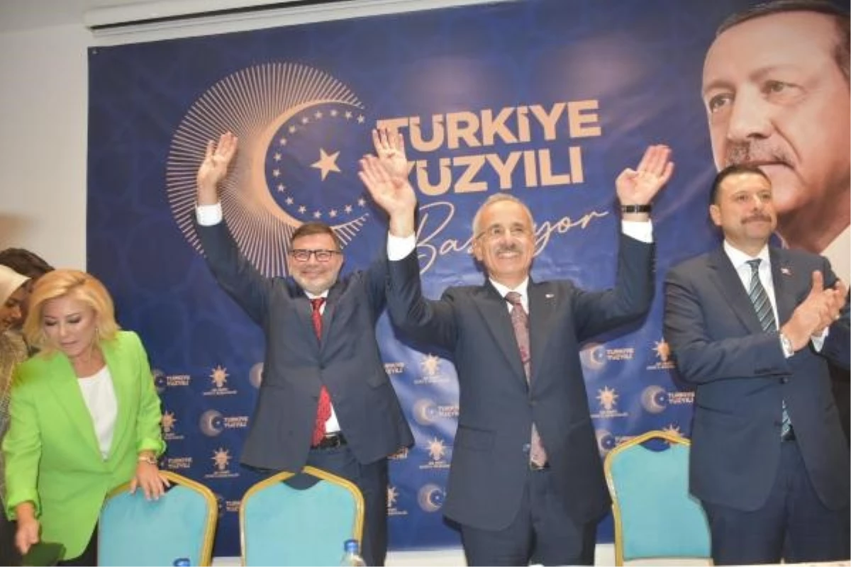 Ulaştırma ve Altyapı Bakanı İzmir İl Başkanlığını Ziyaret Etti