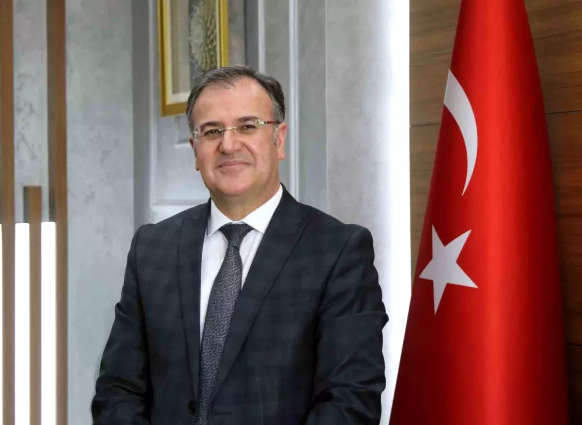 Başkan Özdoğan: "Cumhuriyet, ülkemizi çağdaş dünyanın bir parçası haline getirmiştir"