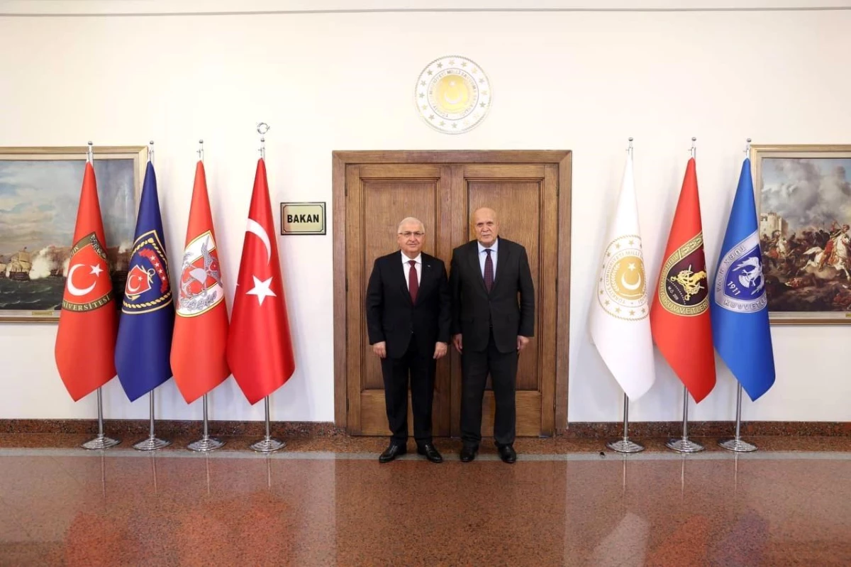 Bayburt Belediye Başkanı Hükmü Pekmezci, Milli Savunma Bakanı Yaşar Güler\'i ziyaret etti