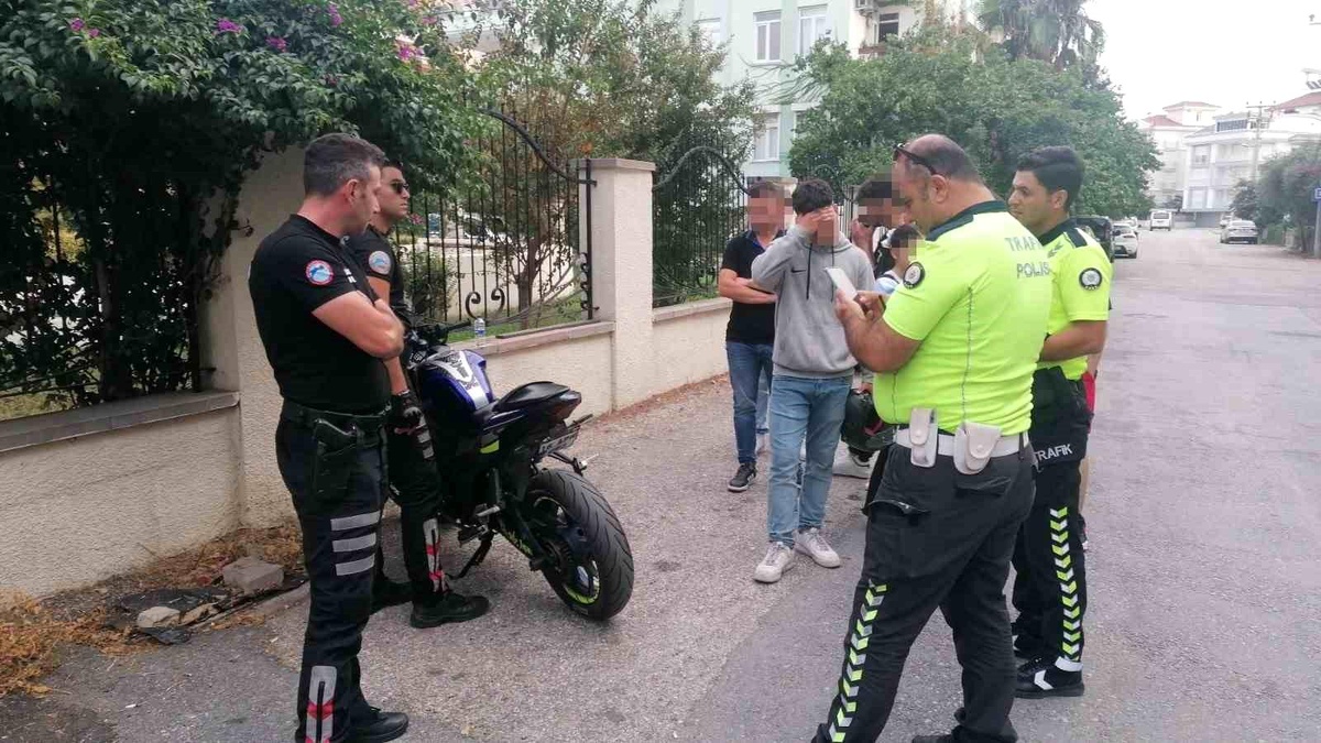 Antalya\'da Abartılı Egzoz Kullanan Motosiklete Para Cezası