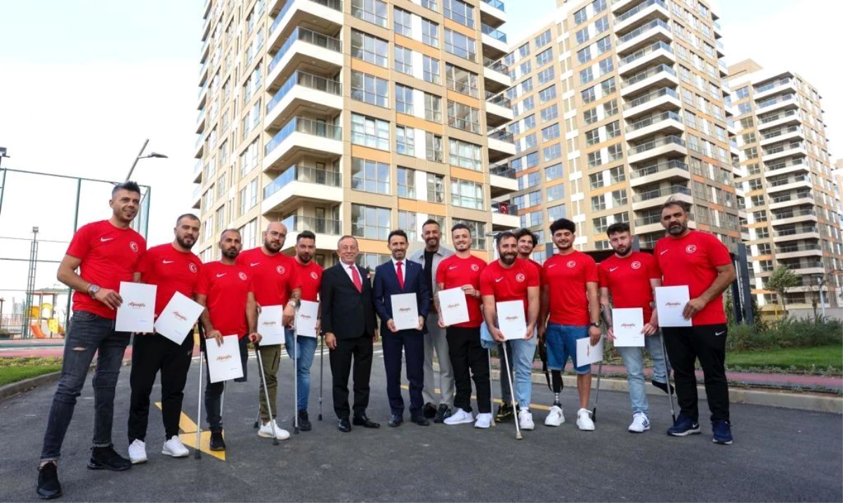 Ağaoğlu Şirketler Grubu, Türkiye Ampute Futbol Milli Takımı oyuncularına ev hediye etti