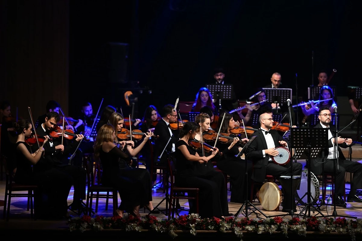 Edirne Devlet Türk Müziği ve Rumeli Müzikleri Topluluğu ile Trakya Üniversitesi Balkan Senfoni Orkestrası\'ndan 100. Yıl Cumhuriyet Konseri