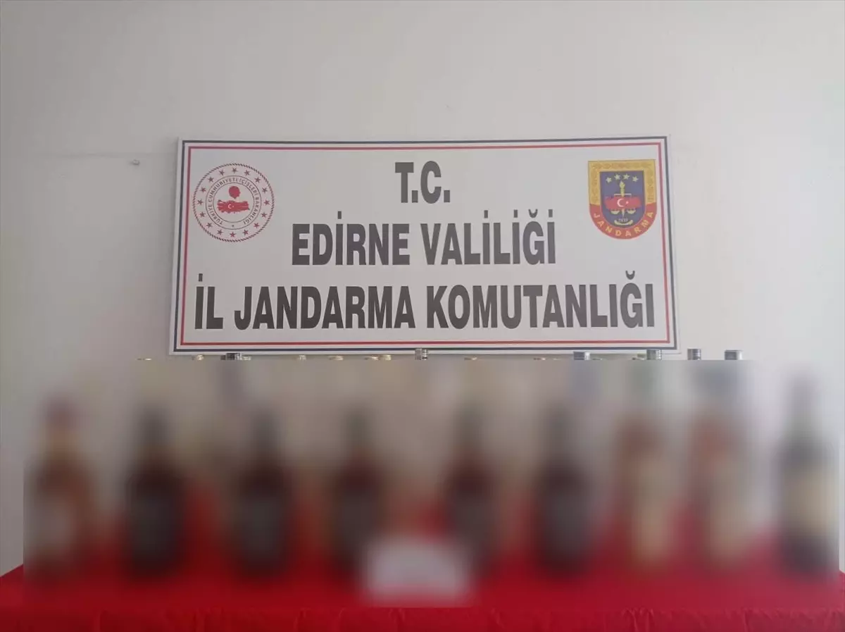 Edirne\'de Otomobilde 39 Şişe Kaçak İçki Ele Geçirildi