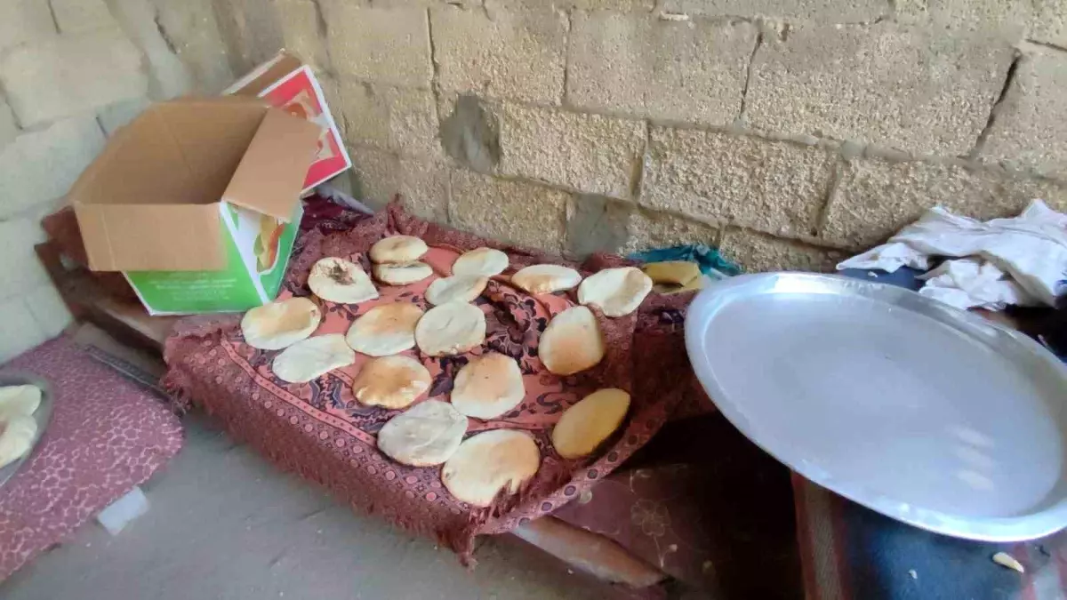 Gazze\'de Yakıt Sıkıntısı ve Fırın Hedef Alınması Nedeniyle Ekmek Krizi