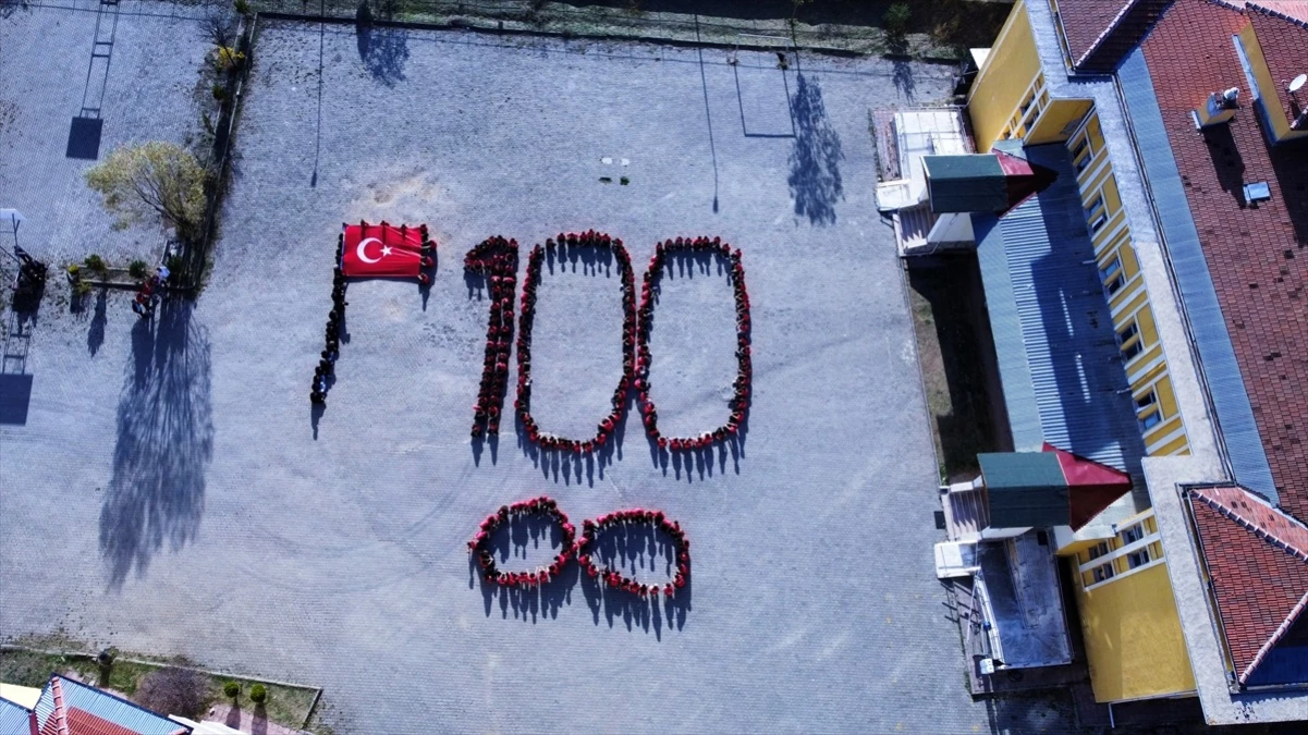 Gerede\'de Öğrenciler Cumhuriyet\'in 100. Yılını Kutladı