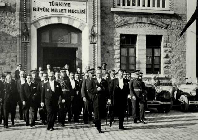 Göz bebeğimiz 100 yaşında! 29 Ekim Cumhuriyet Bayramı'mız kutlu olsun