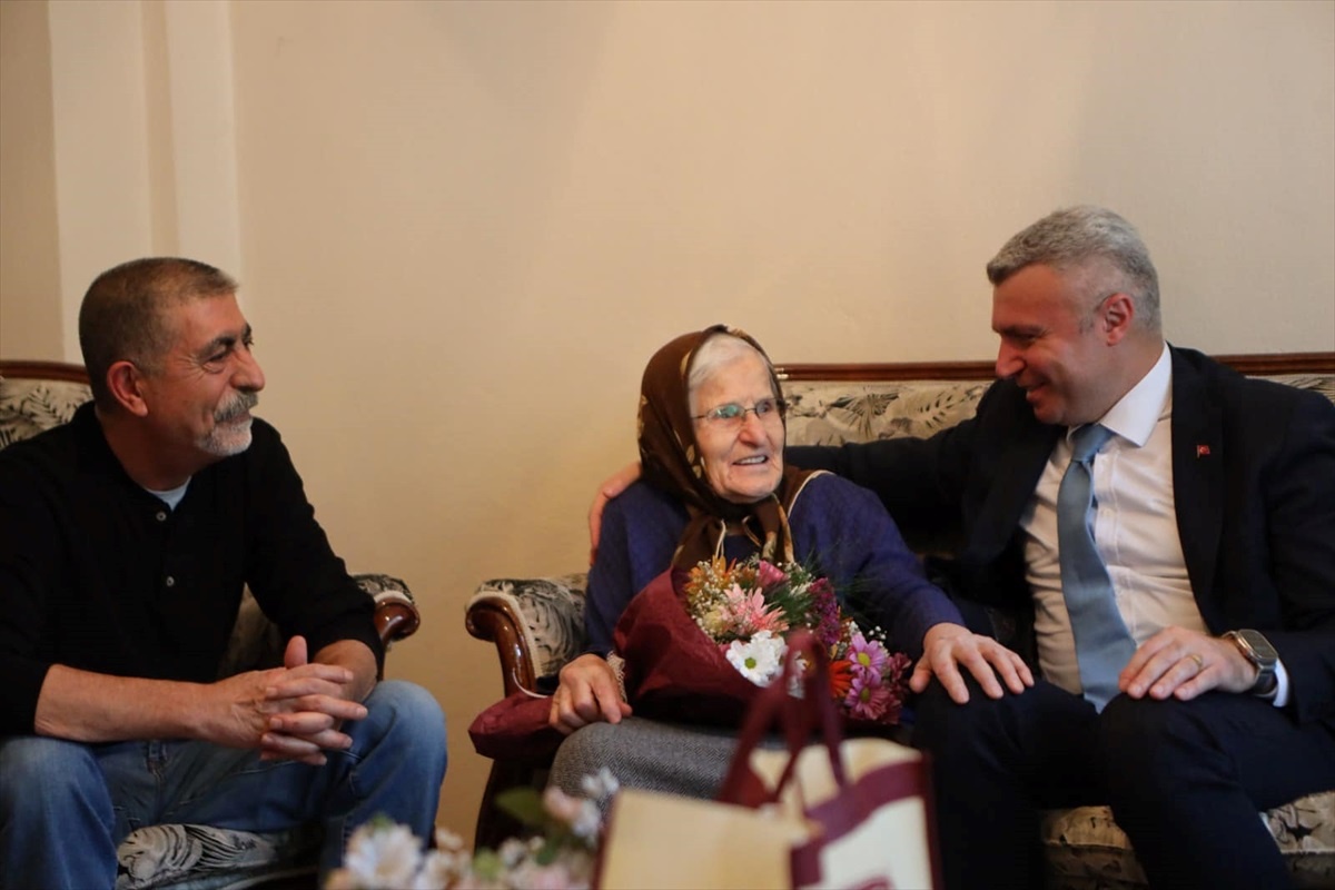 Karabük\'te 100 yaş ve üzeri kişilere protokol ziyareti