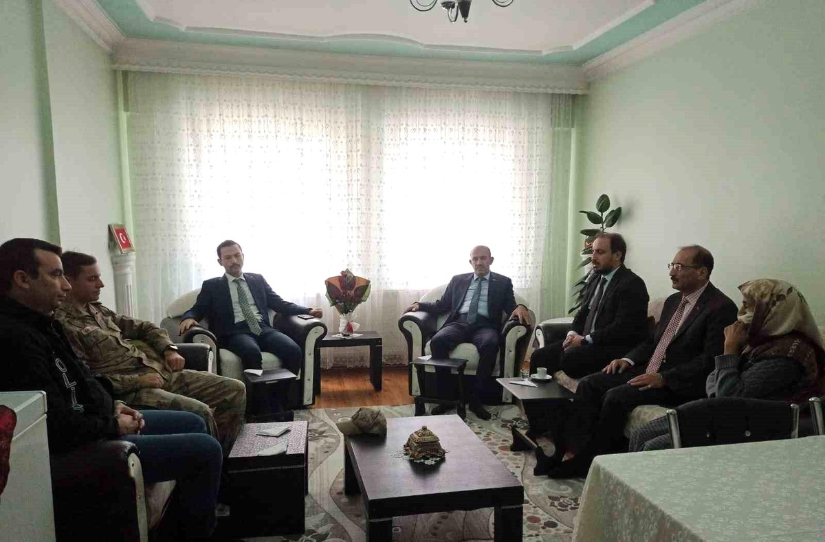 Kaymakam Oğuztürk\'ün şehit ailelerini ziyareti