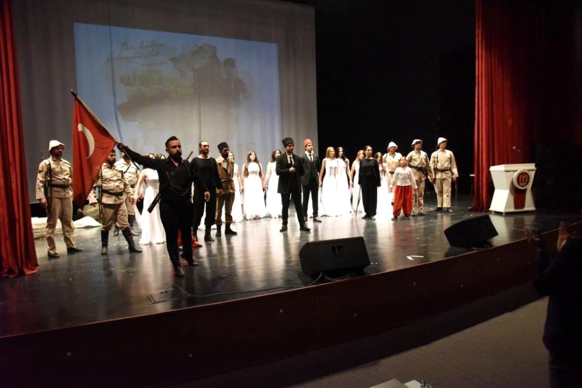 Bilecik Belediyesi tarafından sahnelenen Kurtuluş Destanı Dans Tiyatrosu büyük beğeni topladı