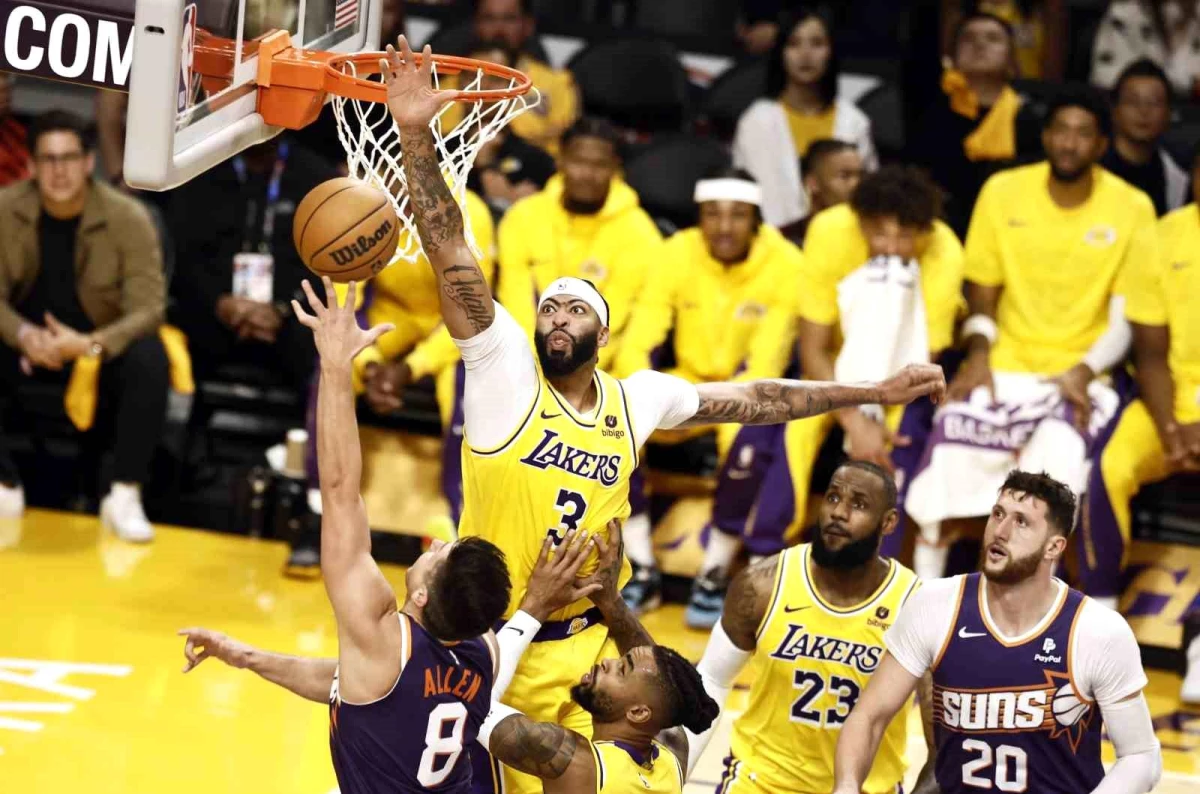 Los Angeles Lakers Phoenix Suns\'ı yenerek ilk galibiyetini aldı