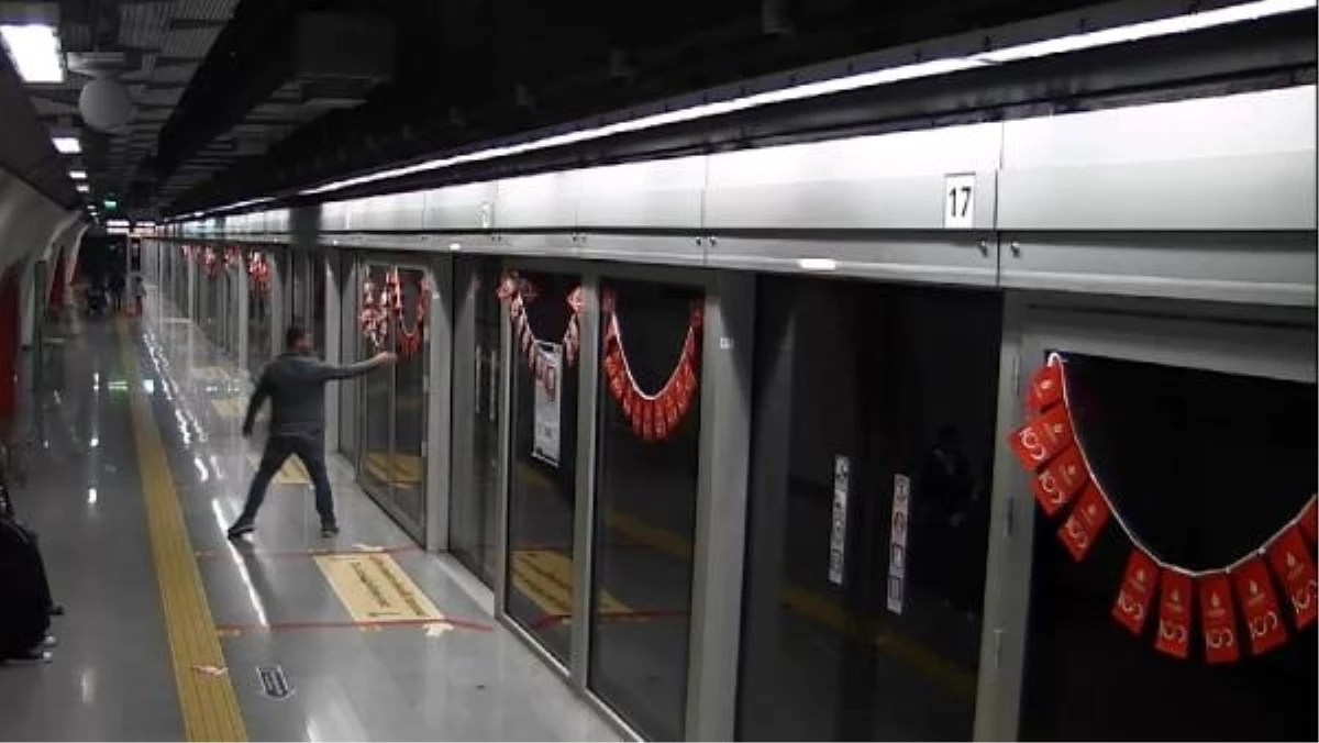 MT7 Metro Hattında Bayrakları Yırtan Şüpheli Tutuklandı