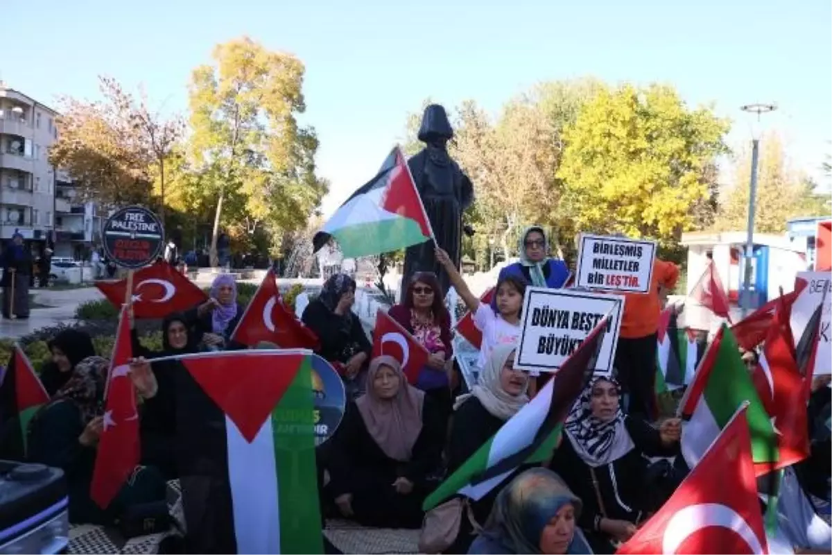 Nevşehir\'de Kadınlar İsrail\'in Filistin\'e Yönelik Saldırısını Protesto Etti