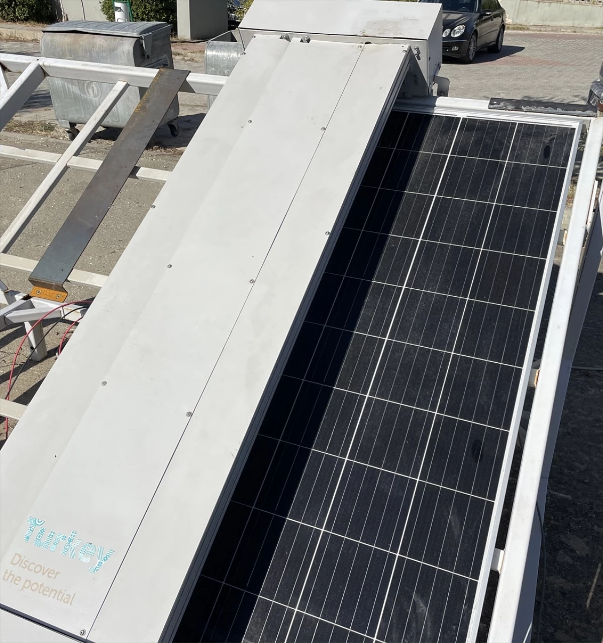 Trakya Üniversitesi, Güneş Enerjisi Panellerini Temizleyen Otomatik Cihaz Üretti