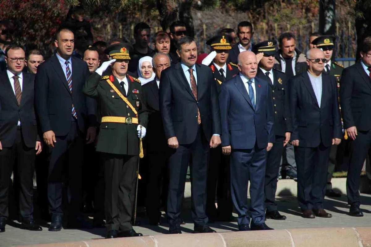 29 Ekim Cumhuriyet Bayramı\'nda Atatürk Anıtına Çelenk Sunma Töreni Gerçekleştirildi