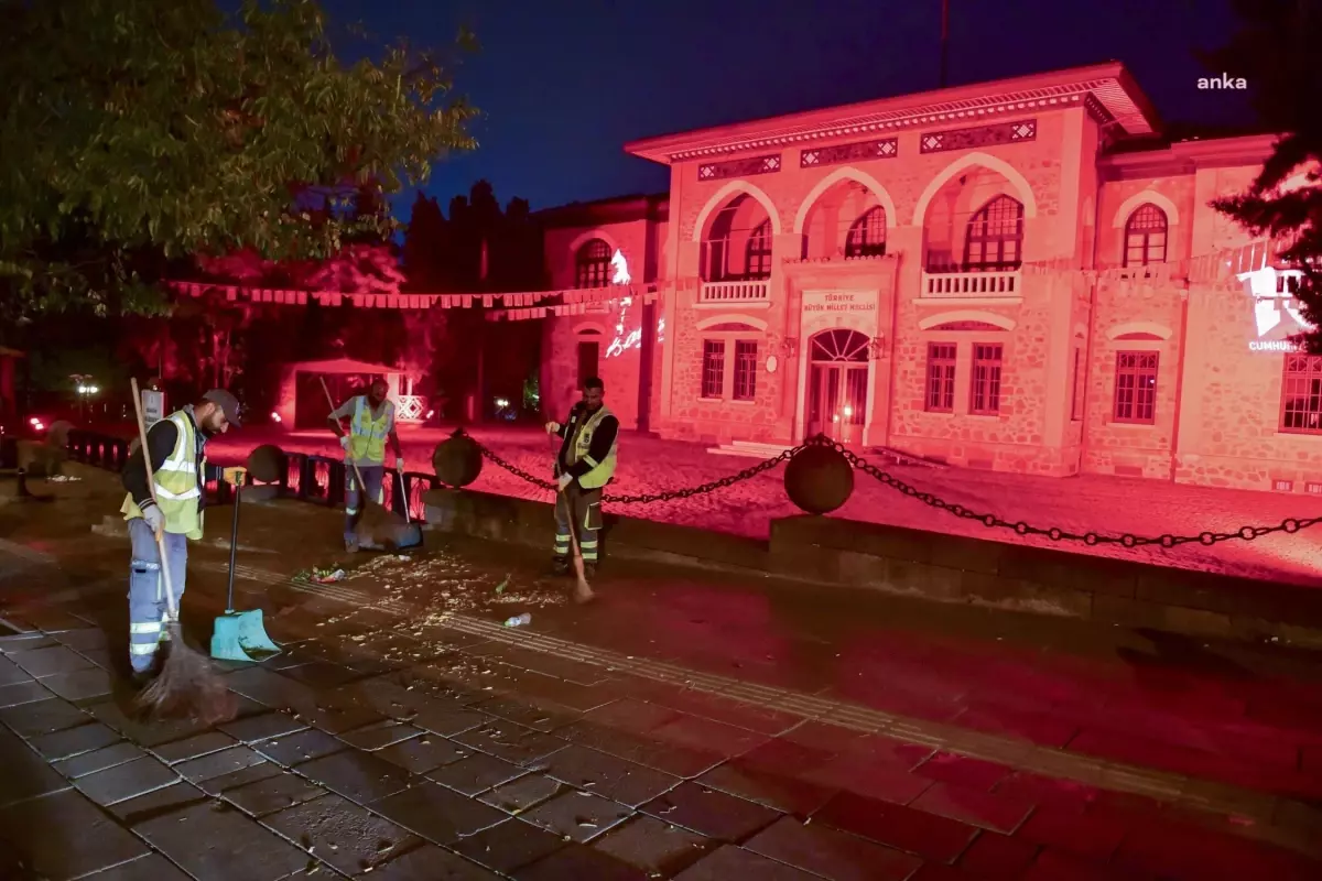 Ankara Büyükşehir Belediyesi Cumhuriyet Bayramı için Temizlik Çalışmalarını Artırıyor