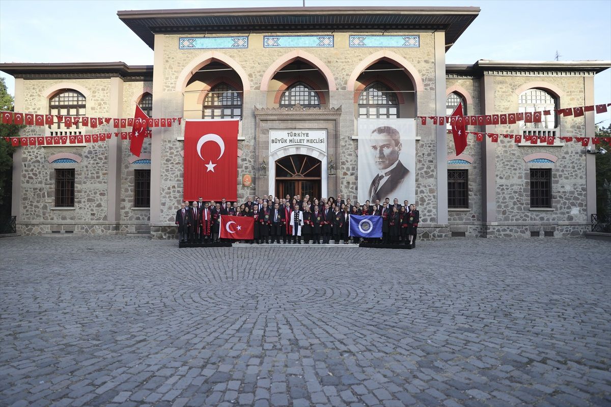 Ankara Üniversitesi Senatosu, üniversitenin kurulma kararının alındığı 2. TBMM Binası\'nda toplandı