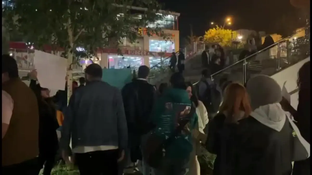 Üniversite Öğrencileri Asansör Faciasını Protesto Etti