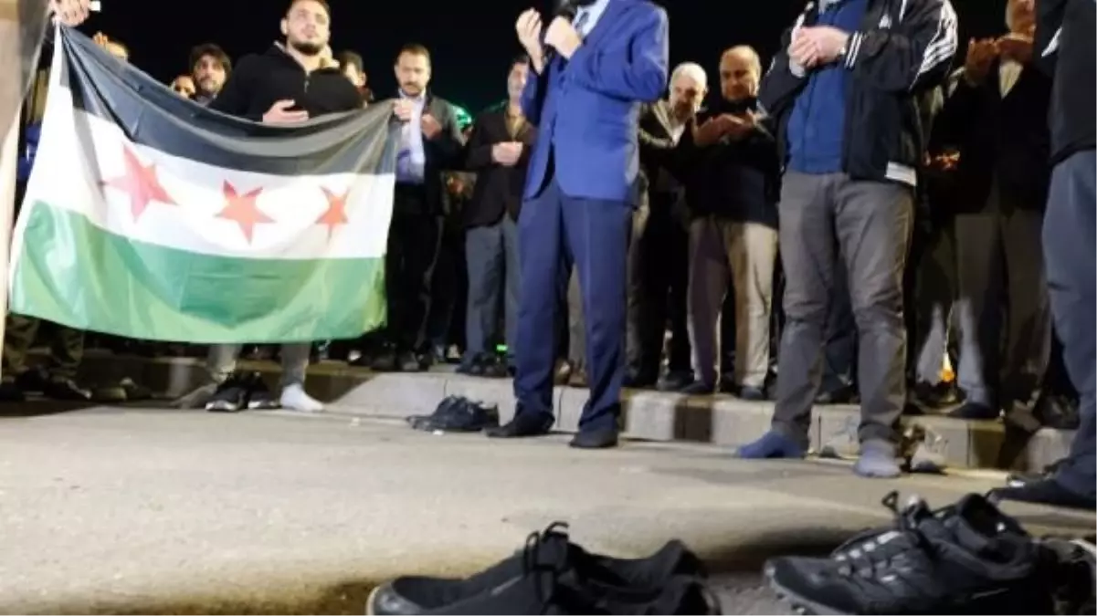 Bingöl'de İsrail Protestosu: İl Müftü Yardımcısı Ayakkabılarını Çıkararak Dua Etti