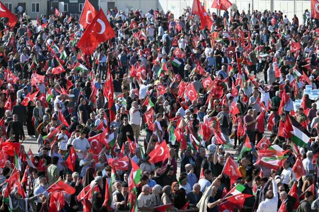 Büyük Filistin Mitingi'nde Cumhurbaşkanı Erdoğan'dan İsrail'e gözdağı: Bir gece ansızın gelebiliriz Büyük Filistin Mitingi'nde Cumhurbaşkanı Erdoğan'dan İsrail'e gözdağı: Bir gece ansızın gelebiliriz