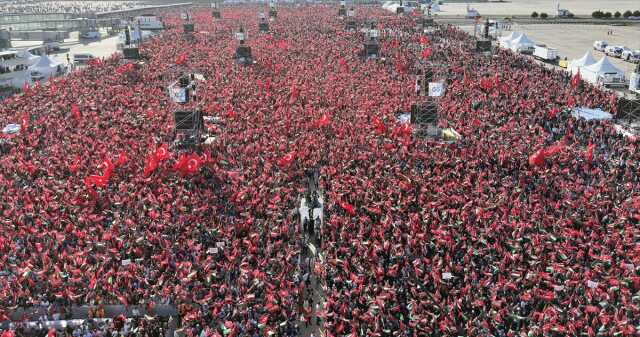 Büyük Filistin Mitingi'nde Cumhurbaşkanı Erdoğan'dan İsrail'e gözdağı: Bir gece ansızın gelebiliriz Büyük Filistin Mitingi'nde Cumhurbaşkanı Erdoğan'dan İsrail'e gözdağı: Bir gece ansızın gelebiliriz