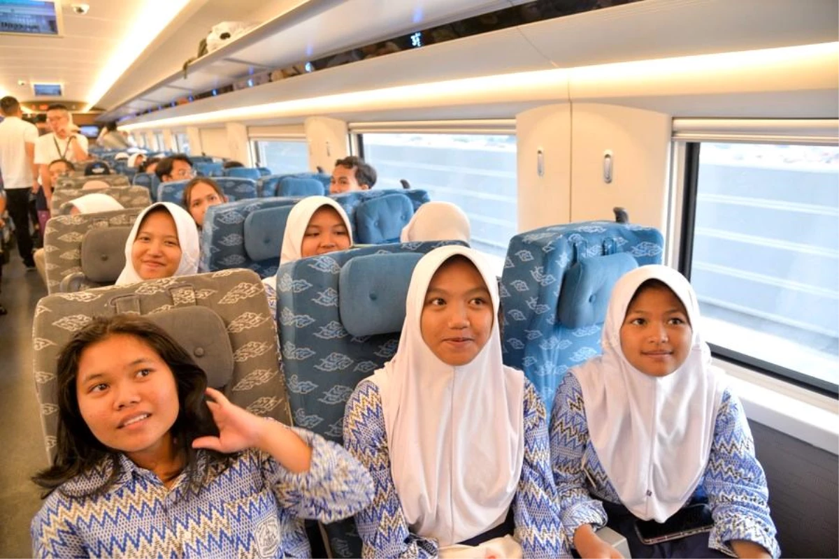 Cakarta-Bandung YHT\'si 58.000 Yolcu Taşıdı